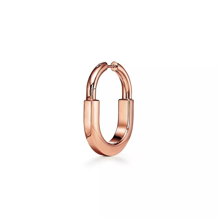 ELSIE LOVE Lock Earrings with Zirconia | V Gold 18K Gold Plated Medium Hoops - Image 10