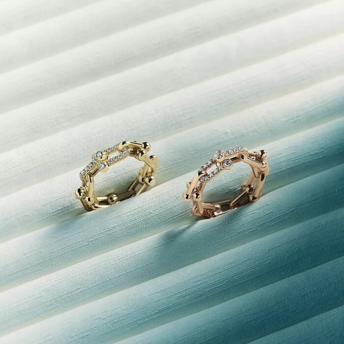 ELSIE LOVE Link Ring with Zirconia | V Gold 18K Gold Plated Chain Style Band - Image 4