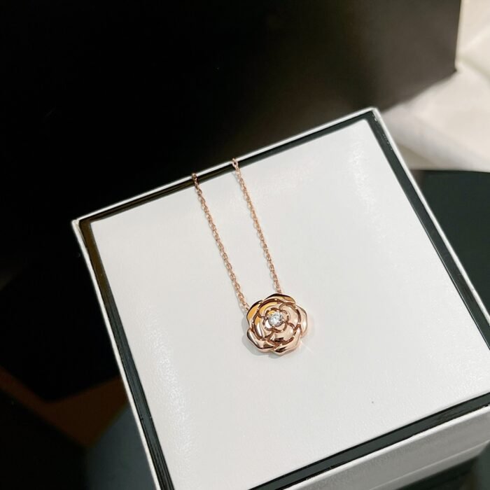 ELSIE LOVE Camélia Necklace Women 18K Rose Gold Plated V Gold Zirconia PVD 5x Layered Flower Pendant - Image 6