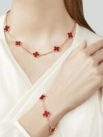 ELSIE LOVE Clover Leaf Necklace · 18K Gold Plated 925 Silver · Multiple Motifs · Mother-of-Pearl / Onyx / Carnelian / Malachite / Blue Agate - Image 6